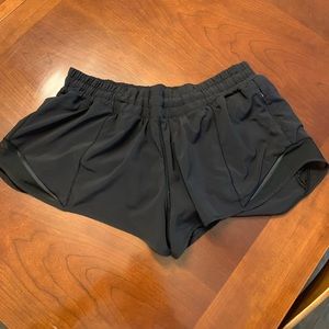 Lulu lemon black shorts hotty hot 2.5 inch size 12